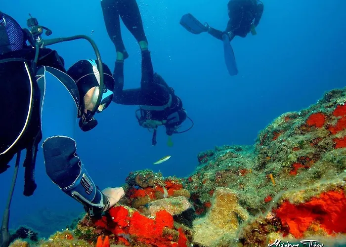 Apartment Flat With 2 Rooms,2 Baths And Seaview